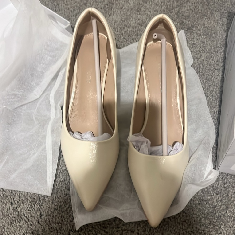 NWT Falasoso Nude kitten heel pumps SZ 8.5